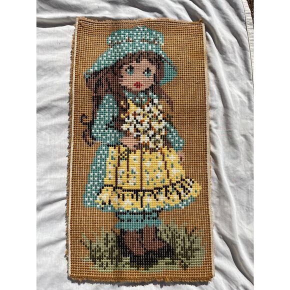 Sun Bonnet Girl with Bouquet Latch Hook Rug 18 x 35 Finished Complete 1970s - Picture 4 of 4